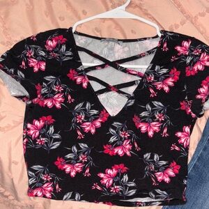 3 for $20! Women’s small crop top Charlotte Russe Black Pink Floral Crop Top